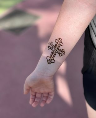 arm tattoo frau