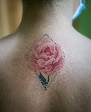 rückentattoo frauen