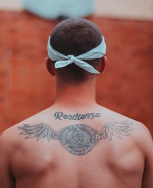 rücken tattoo mann