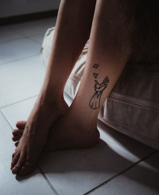 tattoo bein frau klein