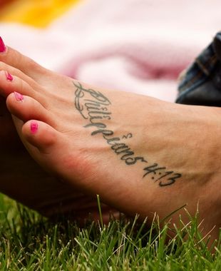fuß tattoo frau